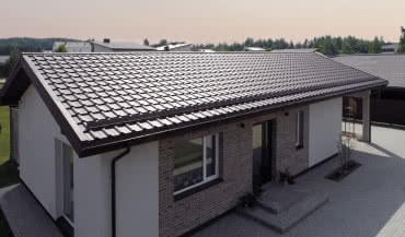 Ile trwa montaż pokrycia z blachy?