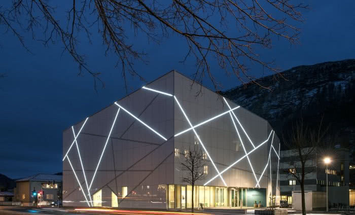 Na podobieństwo lodowca - muzeum sztuki Sogn & Fjordane z elewacją StoVentec Glass